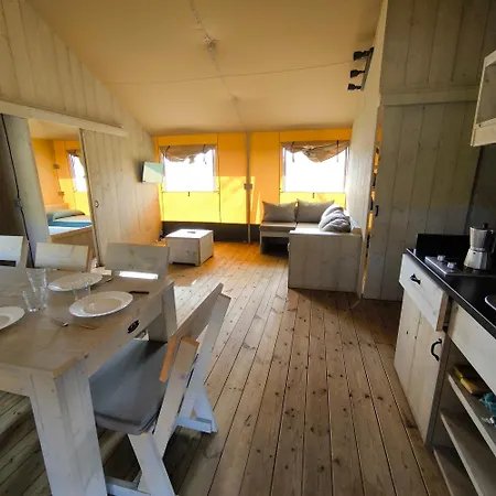 Teiraboa Base Camp אתר קמפינג Arzúa
